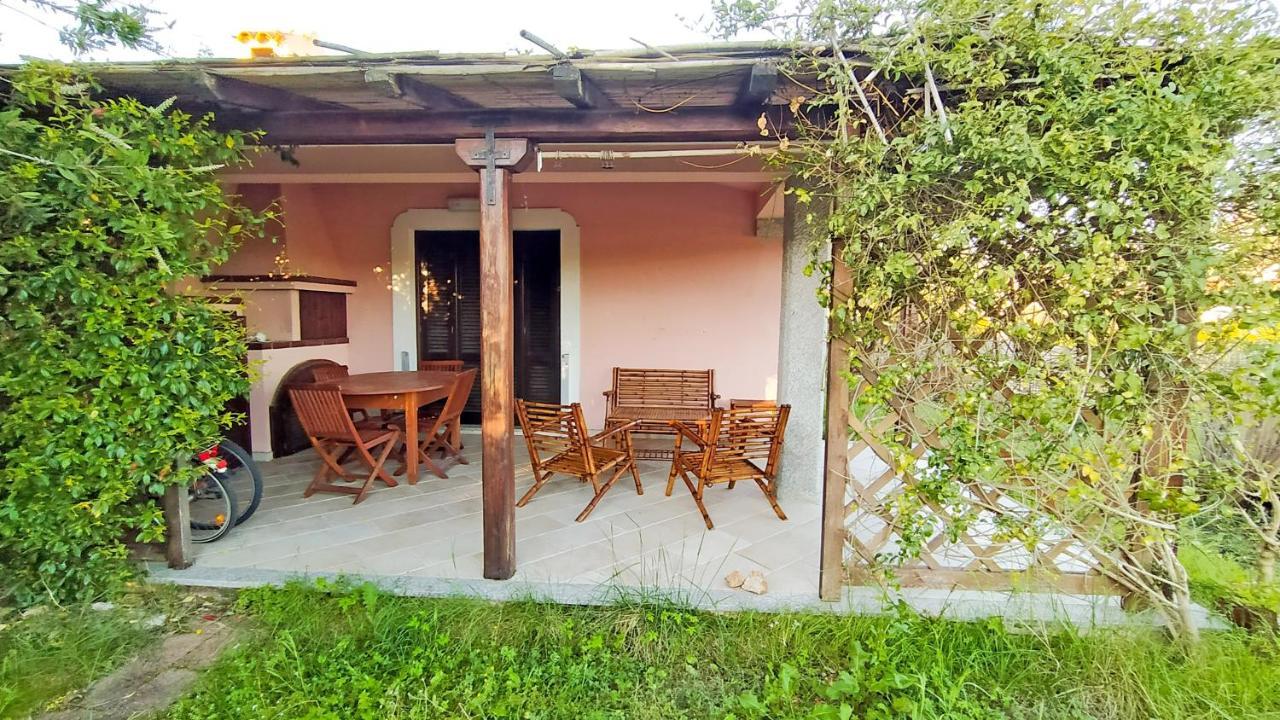Appartamento Trilocale Le Canne 4 Posti Letto Con Giardino E Posto Auto Privato San Teodoro  Εξωτερικό φωτογραφία