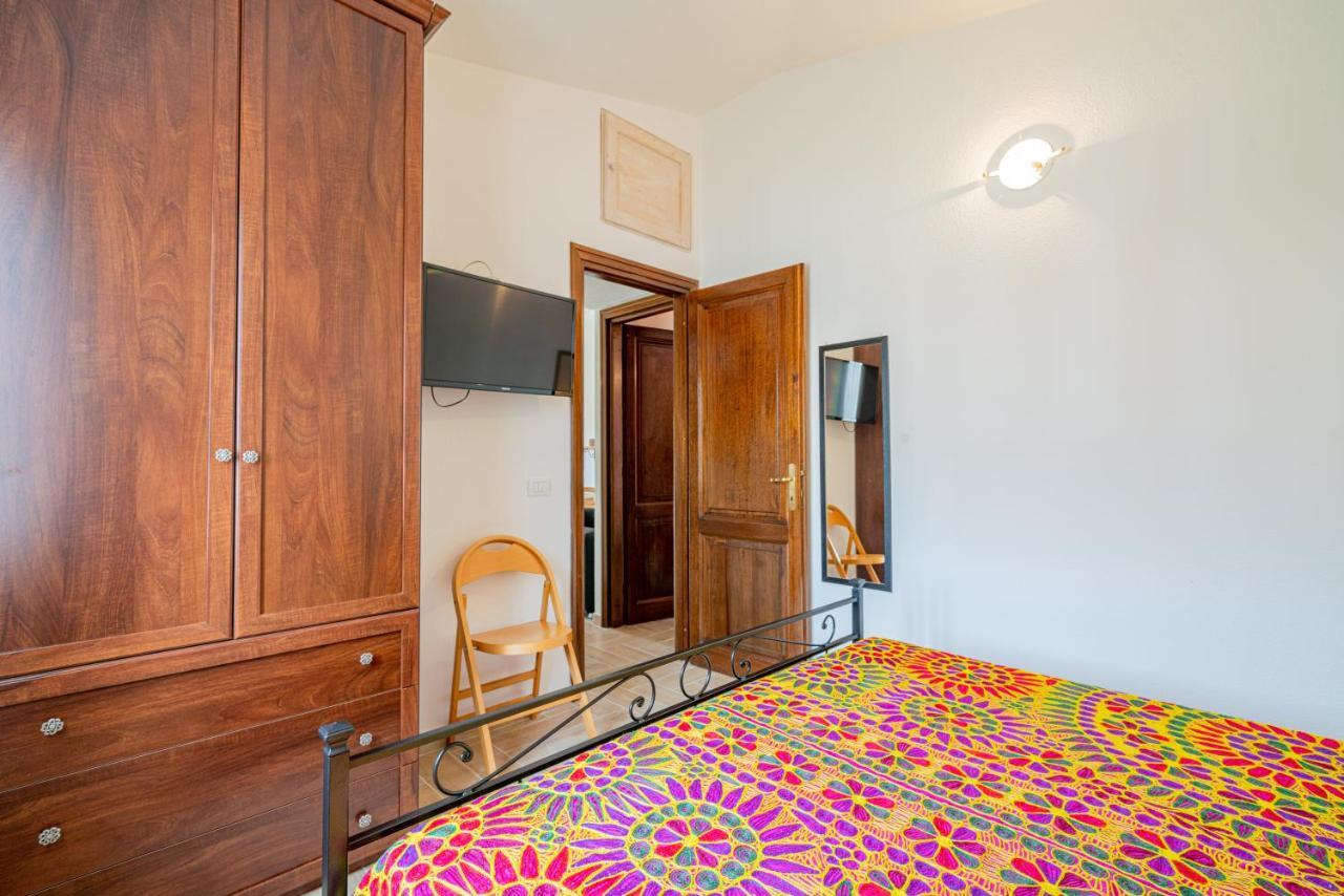 Appartamento Trilocale Le Canne 4 Posti Letto Con Giardino E Posto Auto Privato San Teodoro  Εξωτερικό φωτογραφία