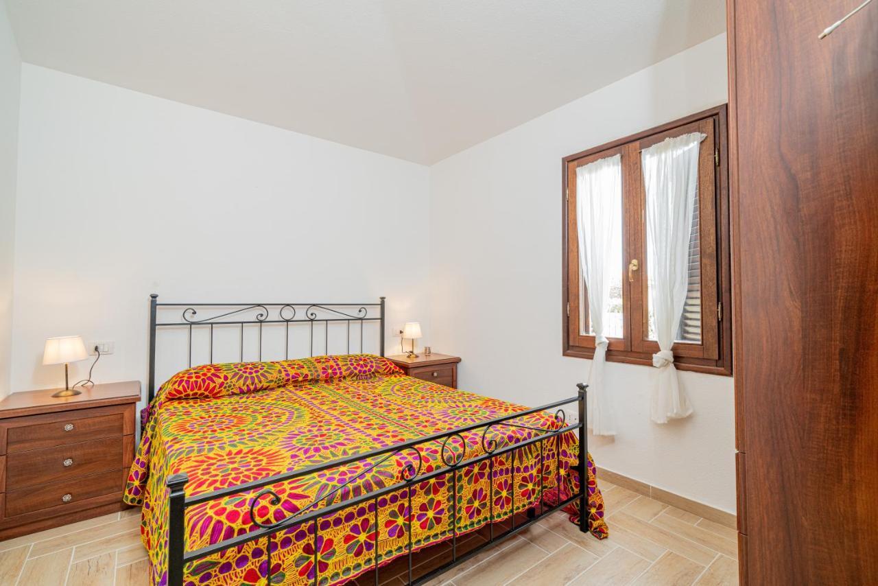 Appartamento Trilocale Le Canne 4 Posti Letto Con Giardino E Posto Auto Privato San Teodoro  Εξωτερικό φωτογραφία