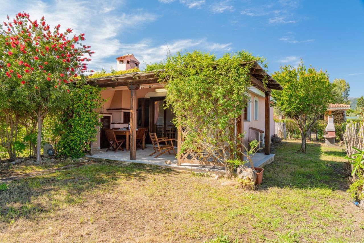 Appartamento Trilocale Le Canne 4 Posti Letto Con Giardino E Posto Auto Privato San Teodoro  Εξωτερικό φωτογραφία