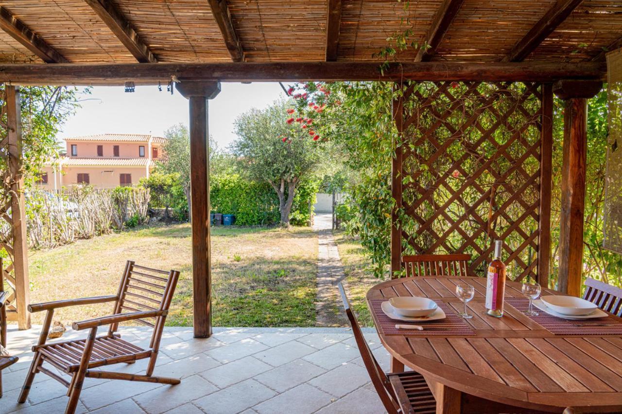 Appartamento Trilocale Le Canne 4 Posti Letto Con Giardino E Posto Auto Privato San Teodoro  Εξωτερικό φωτογραφία